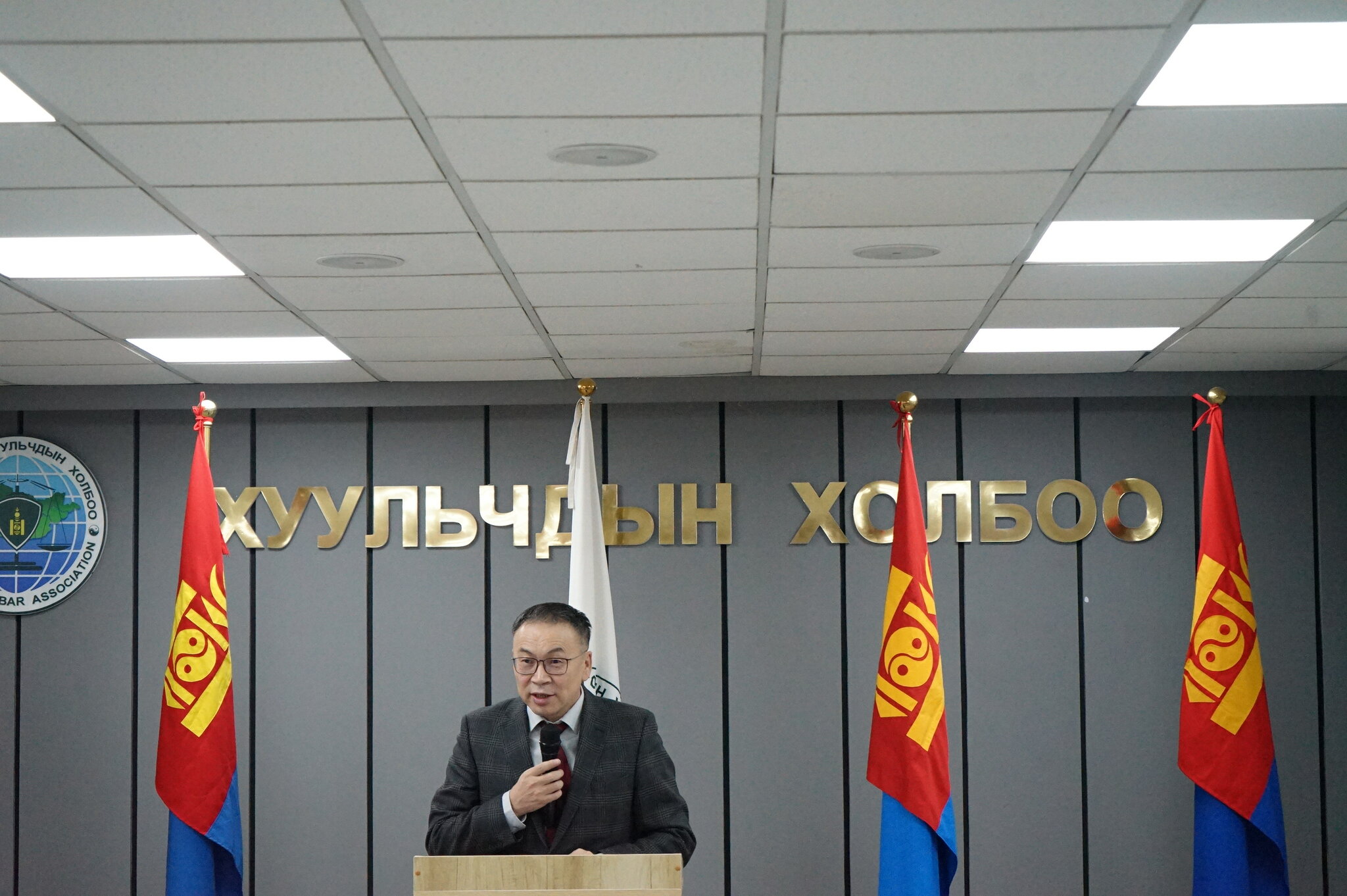ШИНЭ ХУУЛЬЧИД ТАНГАРАГ ӨРГӨЖ, ГЭРЧИЛГЭЭГЭЭ ГАРДАН АВЛАА