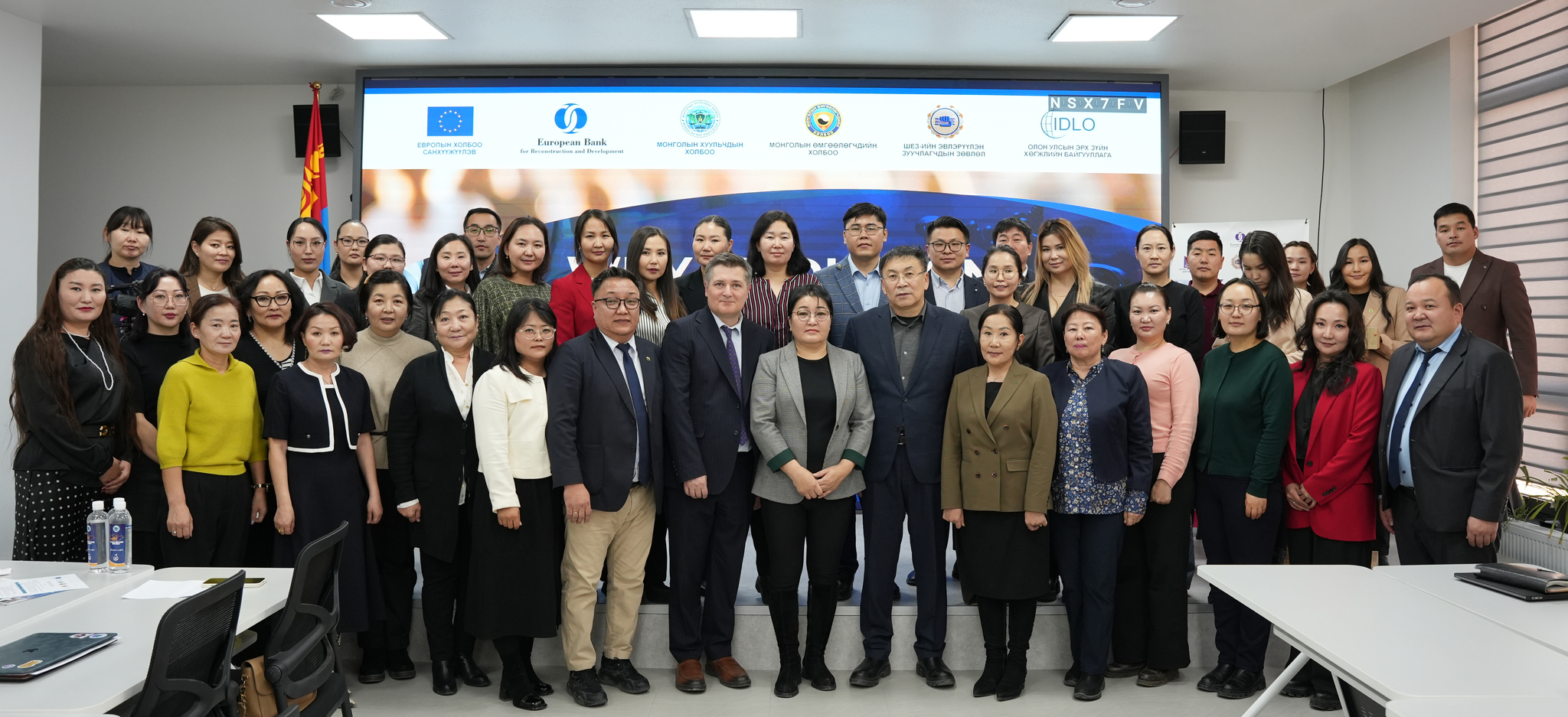 ЭВЛЭРҮҮЛЭН ЗУУЧЛАЛЫН ТУХАЙ ХУУЛИЙН ШИНЭЧИЛСЭН НАЙРУУЛГЫН ТӨСЛИЙГ ХЭЛЭЛЦЛЭЭ