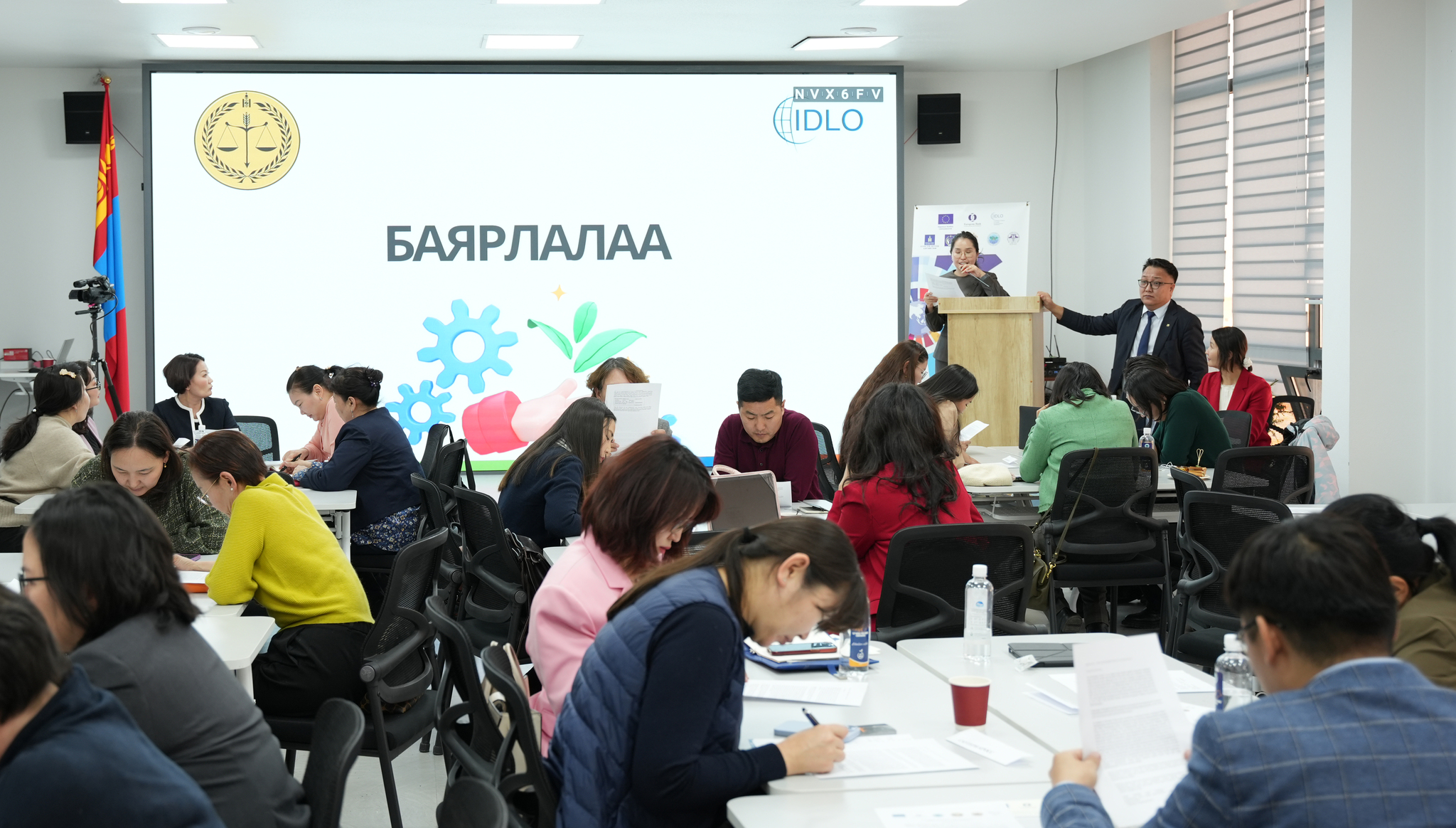 ЭВЛЭРҮҮЛЭН ЗУУЧЛАЛЫН ТУХАЙ ХУУЛИЙН ШИНЭЧИЛСЭН НАЙРУУЛГЫН ТӨСЛИЙГ ХЭЛЭЛЦЛЭЭ