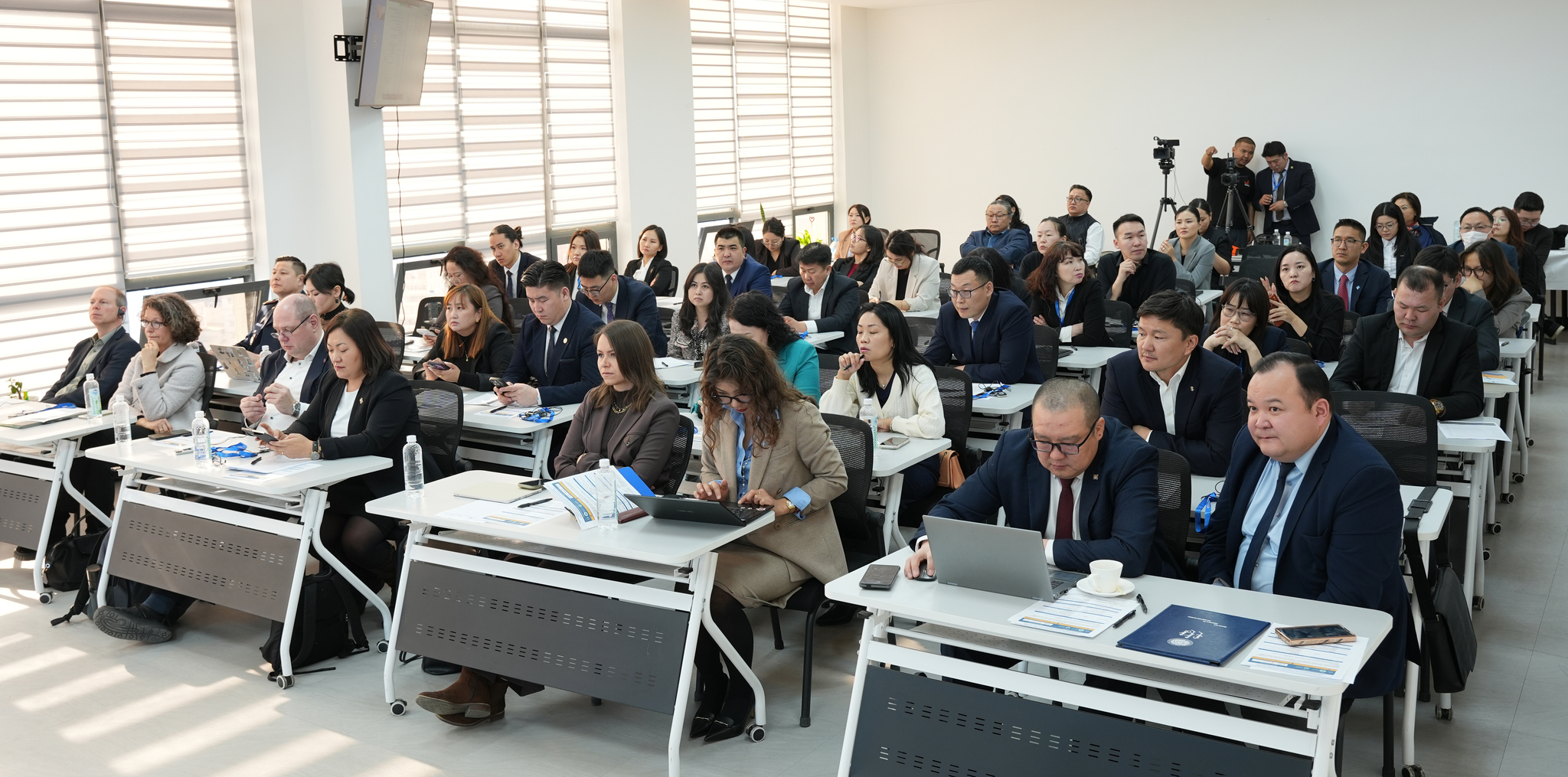 “ӨСВӨР НАСНЫ ХҮНД ХОЛБОГДОХ ЭРҮҮГИЙН ХЭРГИЙГ ХЯНАН ШИЙДВЭРЛЭХ АЖИЛЛАГАА” СЭДЭВТ ХЭЛЭЛЦҮҮЛЭГ БОЛЛОО