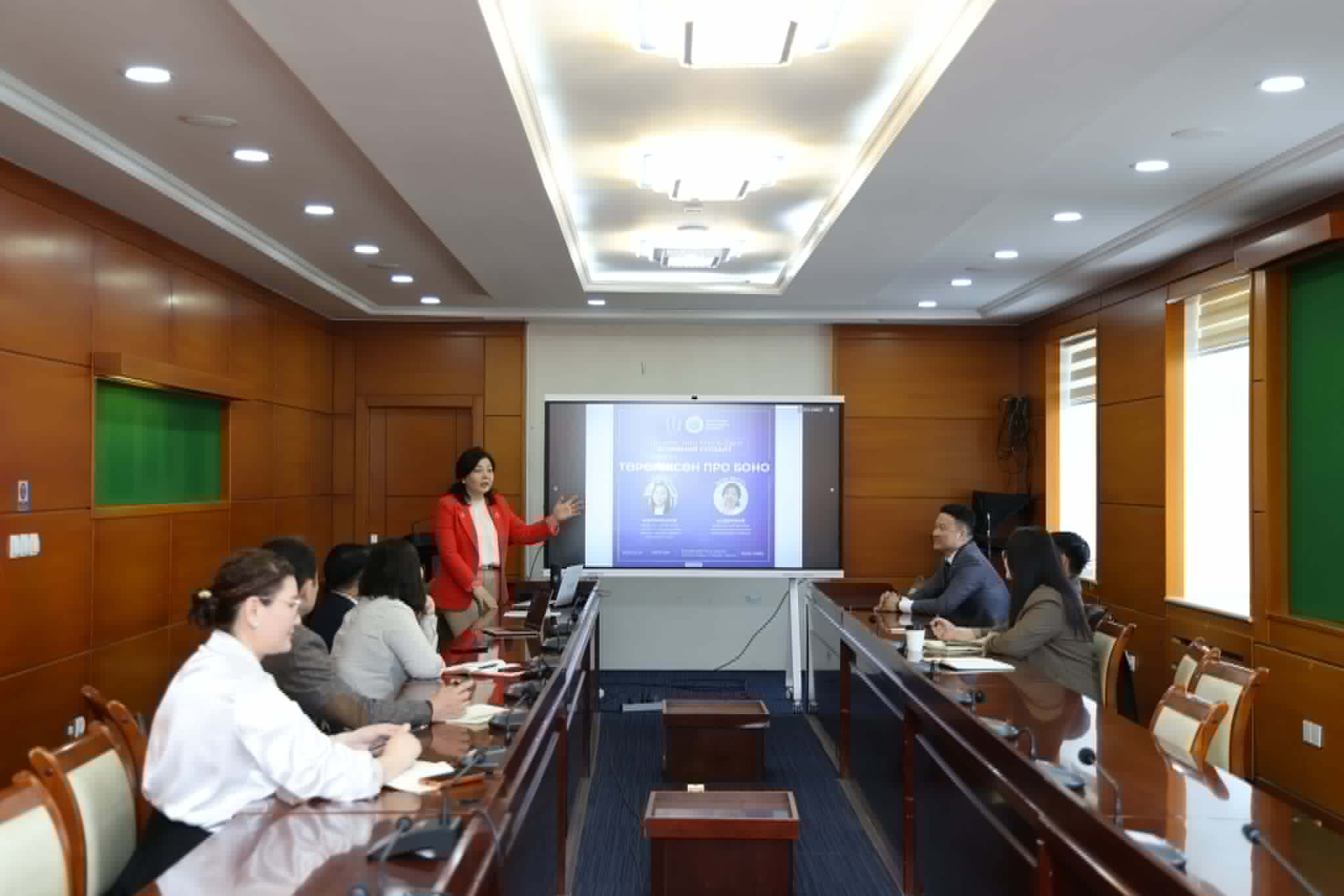 ТӨВ АЙМГИЙН ХУУЛЬЧДАД ЗОРИУЛСАН ӨГЛӨӨНИЙ УУЛЗАЛТ БОЛЛОО