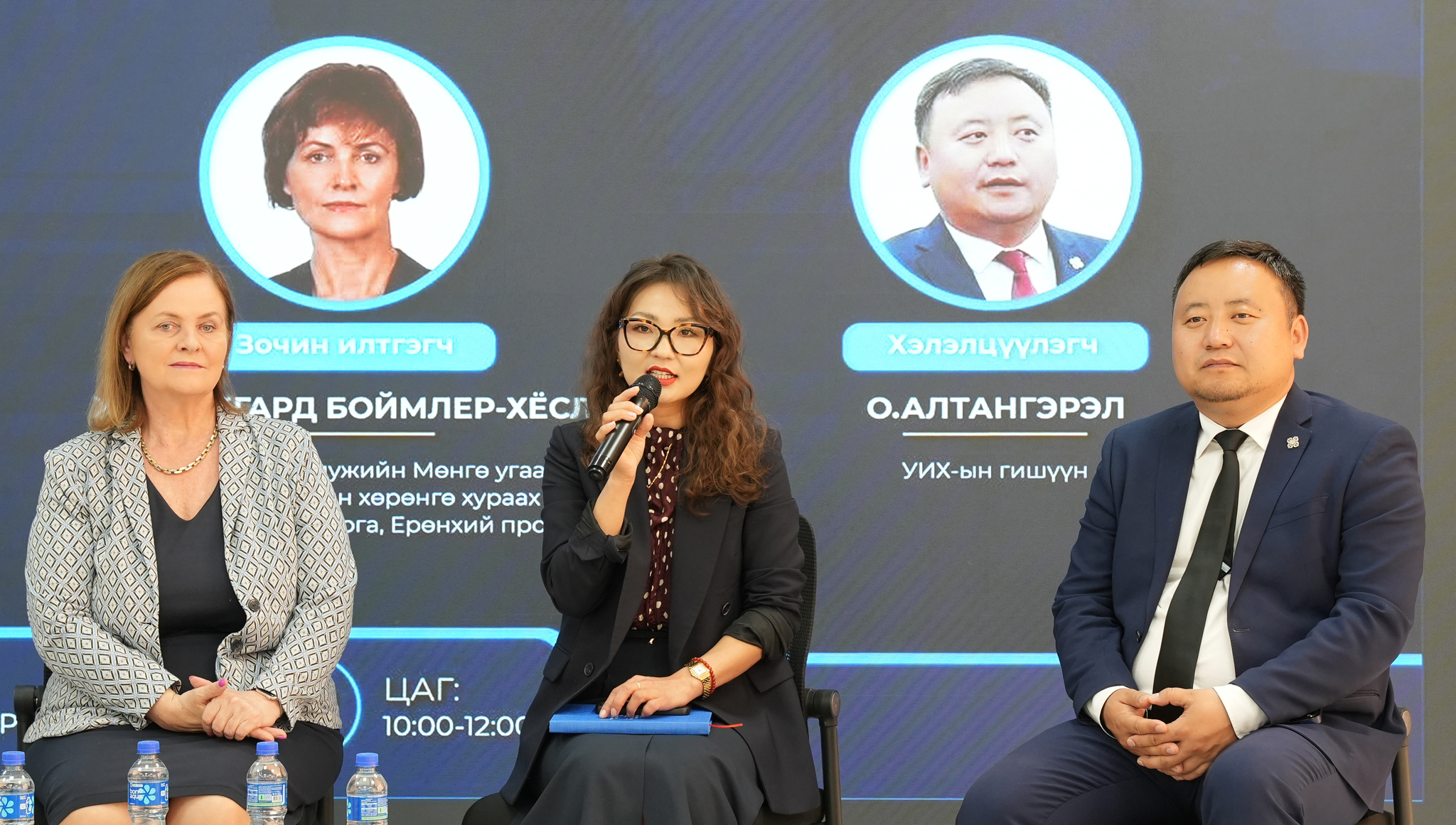 “ХУУЛЬ БУС ХӨРӨНГӨ ХУРААХ” СЭДЭВТ ХЭЛЭЛЦҮҮЛЭГ, ЧӨЛӨӨТ ЯРИЛЦЛАГА БОЛЛОО